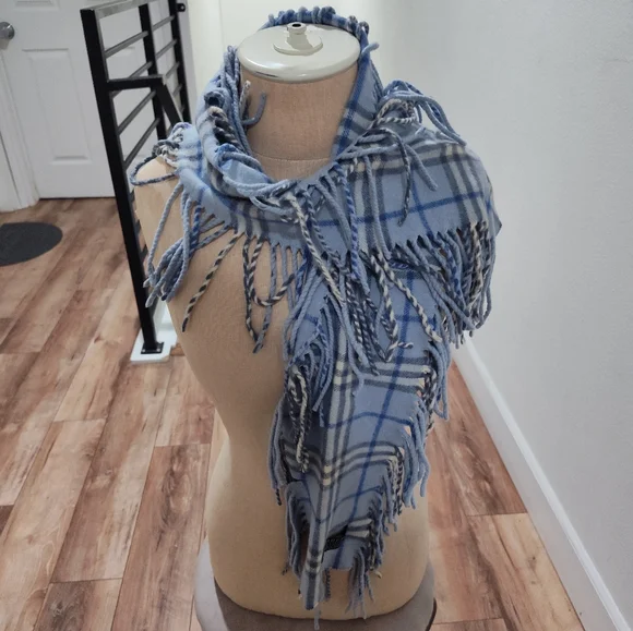 Authentic Burberry Cashmere Wrap - Picture 2 of 11